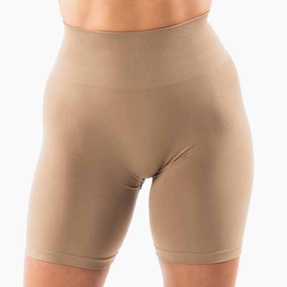NWT Alphalete Amplify Biker Short - Picture 4 of 7